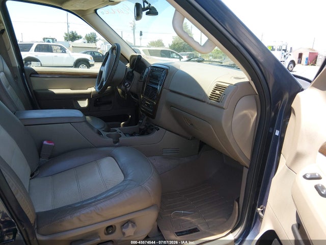 45574544 :رقم المزاد ، 1FMDU74K15UA04497 vin ، 2005 Ford Explorer Eddie Bauer مزاد بيع
