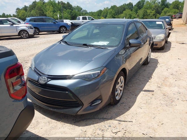 45575014 :رقم المزاد ، 2T1BURHE7JC005186 vin ، 2018 Toyota Corolla Le مزاد بيع