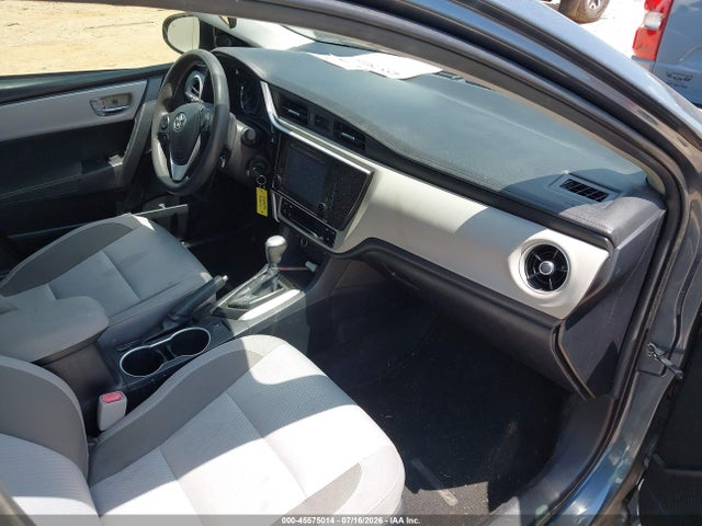45575014 :رقم المزاد ، 2T1BURHE7JC005186 vin ، 2018 Toyota Corolla Le مزاد بيع