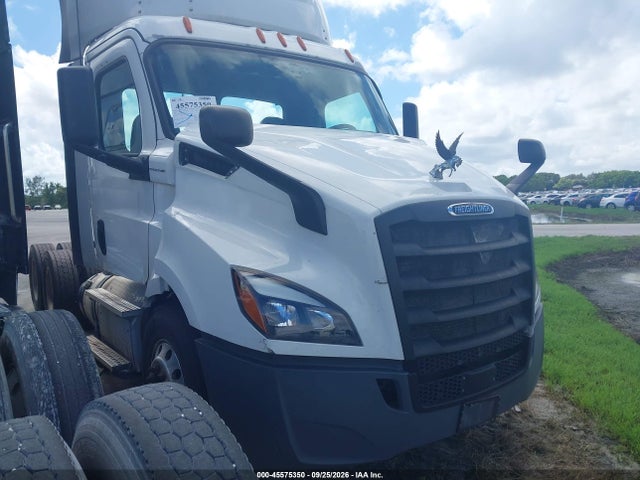 2019 Freightliner New Cascadia 116 მანქანა იყიდება აუქციონზე, vin: 3AKJHTDV1KSKF1396, აუქციონის ნომერი: 45575350