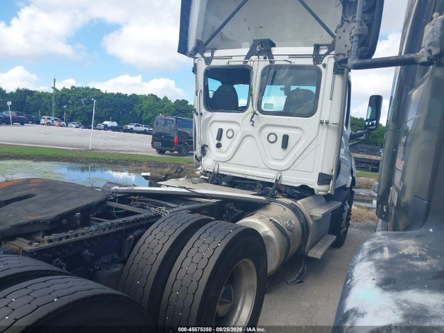 Продажа на аукционе авто 2019 Freightliner New Cascadia 116, vin: 3AKJHTDV1KSKF1396, номер лота: 45575350