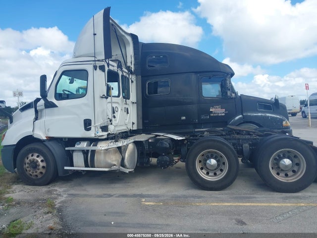 Продажа на аукционе авто 2019 Freightliner New Cascadia 116, vin: 3AKJHTDV1KSKF1396, номер лота: 45575350