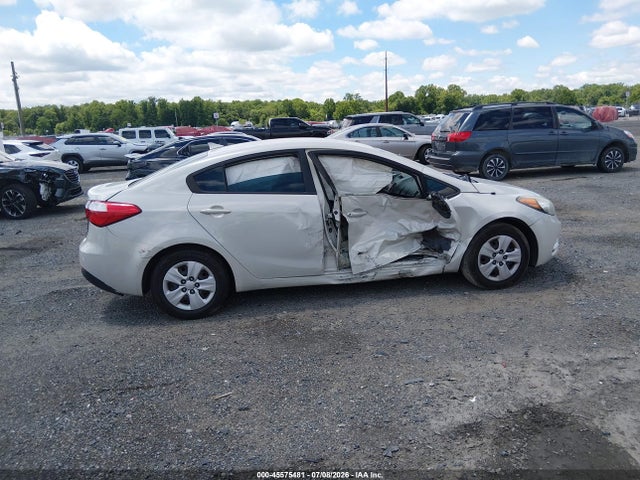 45575481 :رقم المزاد ، KNAFK4A61F5311640 vin ، 2015 Kia Forte Lx مزاد بيع