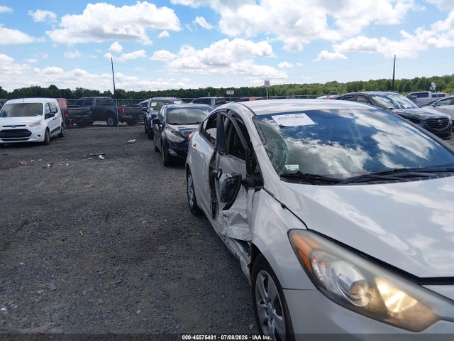 45575481 :رقم المزاد ، KNAFK4A61F5311640 vin ، 2015 Kia Forte Lx مزاد بيع
