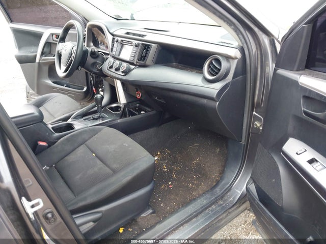 Toyota RAV4 LE 2018 JTMZFREV3JJ150596 Image 5