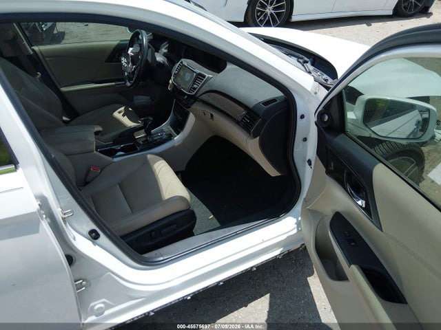 Продажа на аукционе авто 2016 Honda Accord Touring, vin: 1HGCR3F90GA030275, номер лота: 45575697