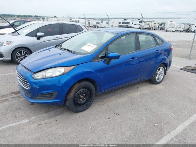 Ford FIESTA SE 2018 3FADP4BJXJM128163 Image 2
