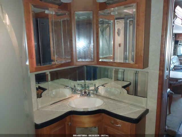 45575954 :رقم المزاد ، 4VZAT1C965C049588 vin ، 2005 Spartan Motors Motorhome 4vz مزاد بيع