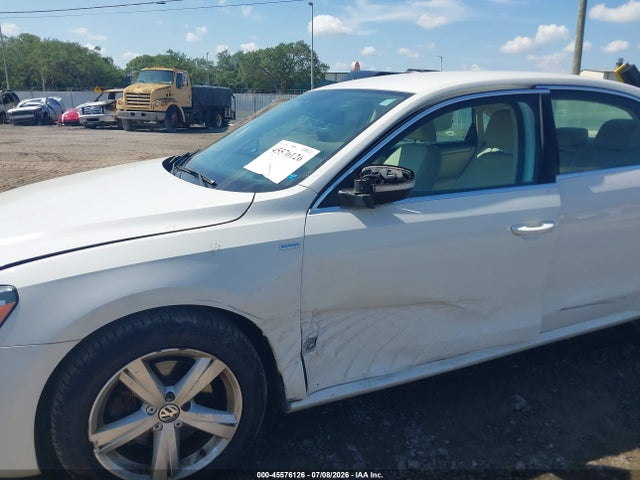 Продажа на аукционе авто 2014 Volkswagen Passat 1.8t Wolfsburg Edition, vin: 1VWAT7A3XEC038755, номер лота: 45576126