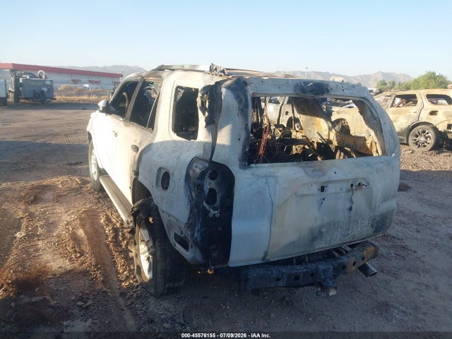 Toyota 4RUNNER SR5 2015 JTEZU5JRXF5107019 Image 3