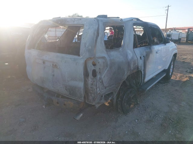 Toyota 4RUNNER SR5 2015 JTEZU5JRXF5107019 Image 4