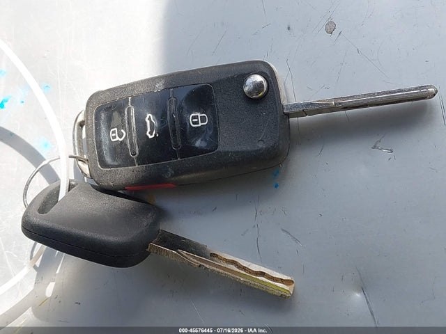 2010 Volkswagen Eos Komfort მანქანა იყიდება აუქციონზე, vin: WVWBA7AH8AV019967, აუქციონის ნომერი: 45576445