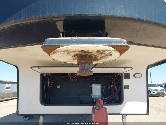 Shasta 30' 5th Wheel 2021 5ZT3SPVB0MA001397 Image 10