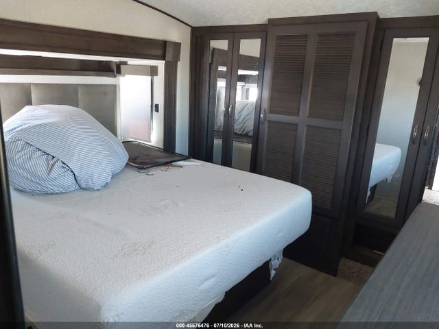 Shasta 30' 5th Wheel 2021 5ZT3SPVB0MA001397 Image 14