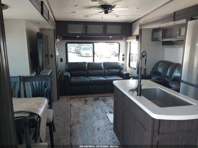 Shasta 30' 5th Wheel 2021 5ZT3SPVB0MA001397 Image 5