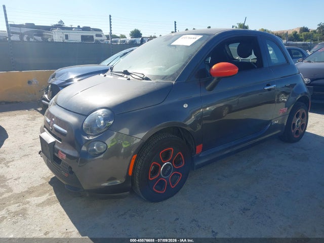 Fiat 500E BATTERY ELECTRIC 2016 3C3CFFGE0GT221793 Image 2