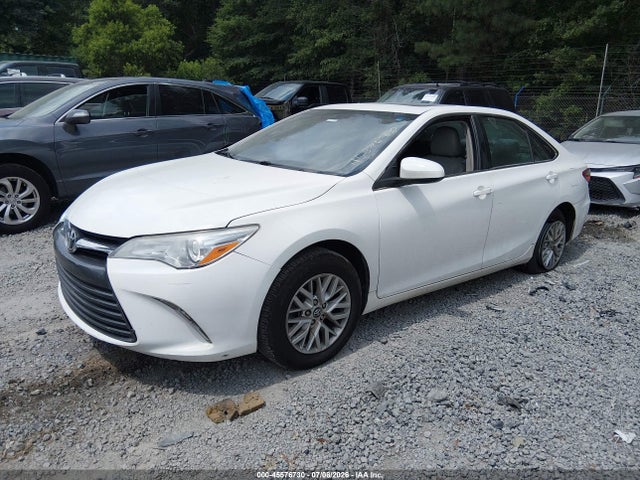 45576730 :رقم المزاد ، 4T1BF1FK4HU359762 vin ، 2017 Toyota Camry Le مزاد بيع