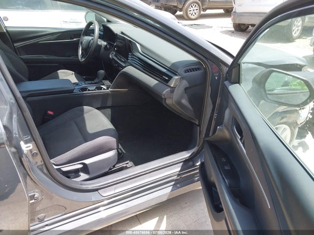 Toyota CAMRY LE 2025 4T1DAACK3SU094657 Image 5