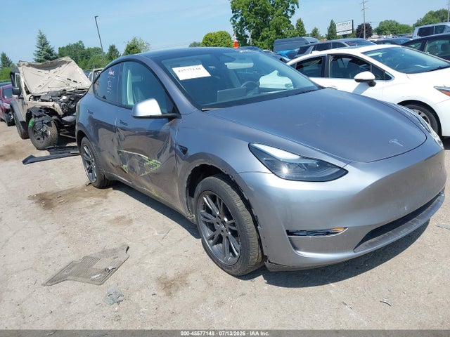 Tesla Model Y Long Range Dual Motor All-wheel Drive 2024 7SAYGDEEXRA308284 main image