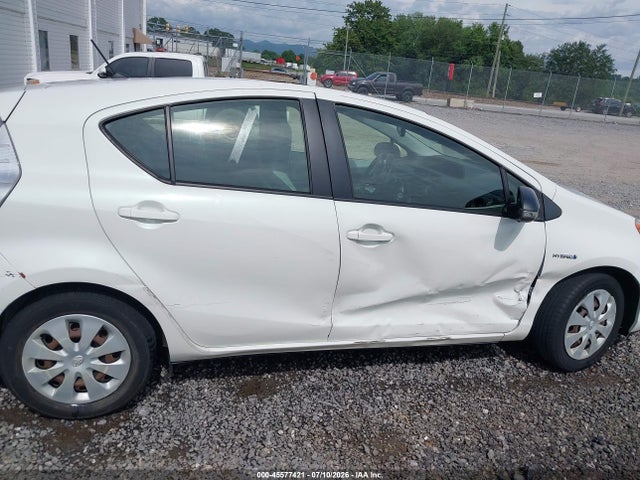Toyota Prius C One 2014 JTDKDTB38E1060924 Image 13