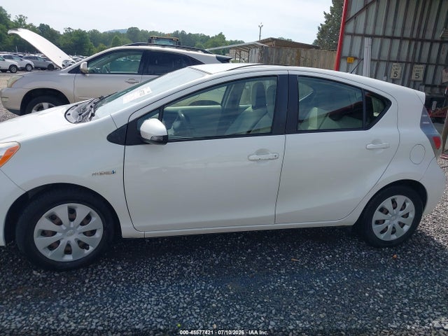 Toyota Prius C One 2014 JTDKDTB38E1060924 Image 14