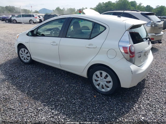 Toyota Prius C One 2014 JTDKDTB38E1060924 Image 3