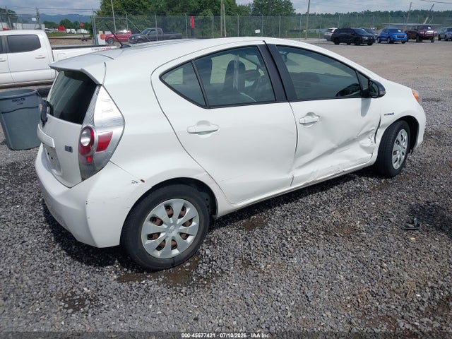 Toyota Prius C One 2014 JTDKDTB38E1060924 Image 4