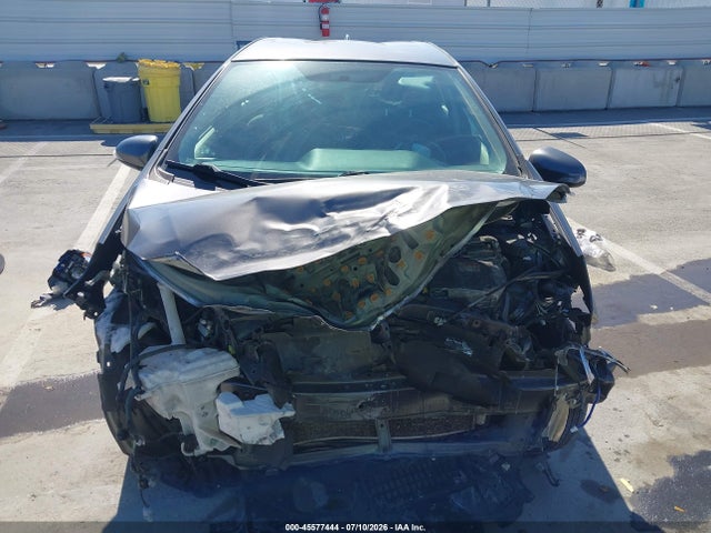 JTDKDTB31G1137961 Toyota Prius C Two