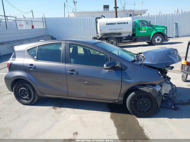 Toyota Prius C Two 2016 JTDKDTB31G1137961 Image 16
