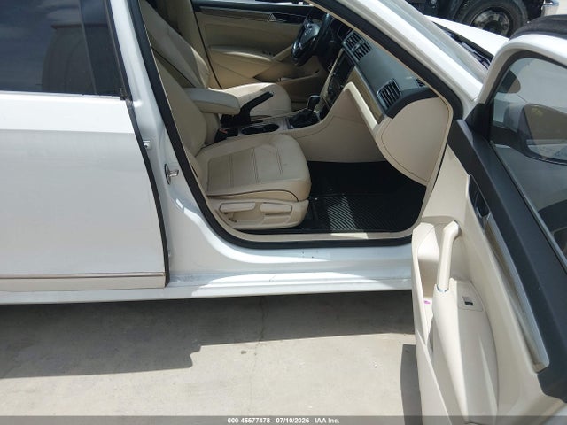 2016 Volkswagen Passat 1.8t Se მანქანა იყიდება აუქციონზე, vin: 1VWBT7A34GC030075, აუქციონის ნომერი: 45577478