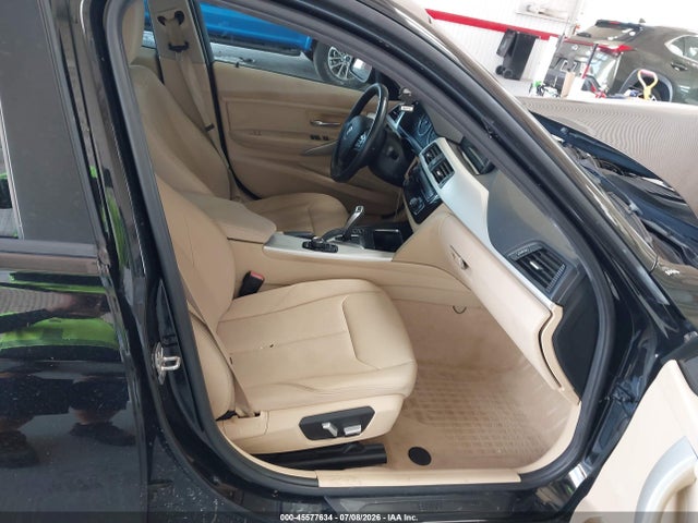 45577634 :رقم المزاد ، WBA8A9C51GK617625 vin ، 2016 Bmw 320i مزاد بيع