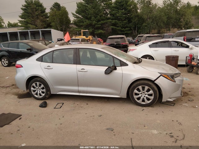 45577651 :رقم المزاد ، 5YFEPMAE6NP329382 vin ، 2022 Toyota Corolla Le مزاد بيع