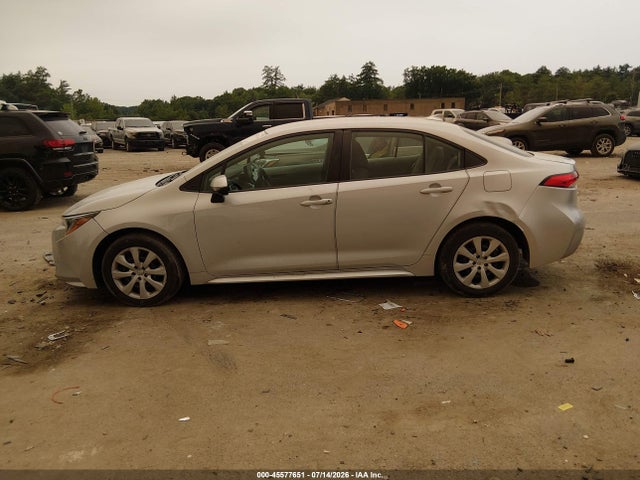 45577651 :رقم المزاد ، 5YFEPMAE6NP329382 vin ، 2022 Toyota Corolla Le مزاد بيع