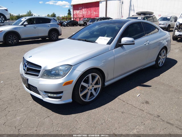 Mercedes-Benz C 250 2014 WDDGJ4HB4EG266571 Image 2