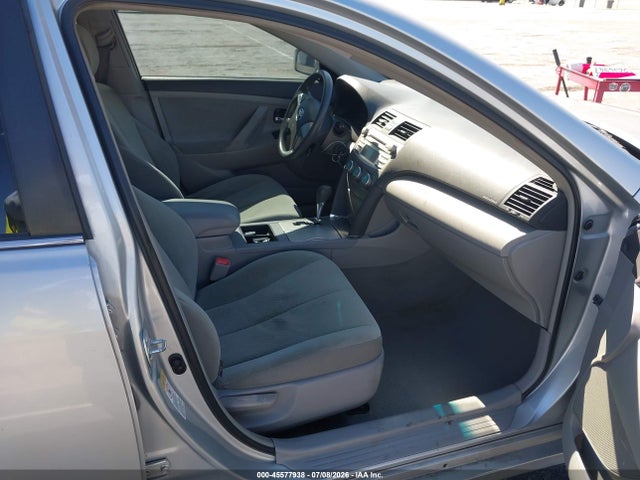 45577938 :رقم المزاد ، 4T1BE46K07U677591 vin ، 2007 Toyota Camry Le مزاد بيع