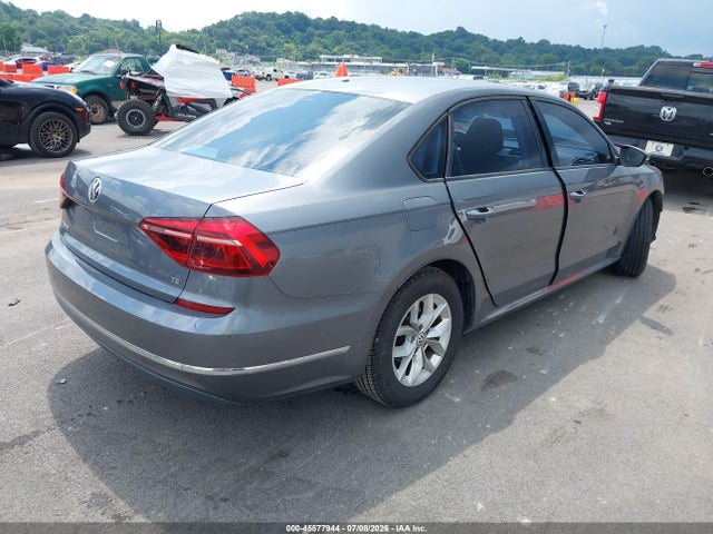 45577944 :رقم المزاد ، 1VWAA7A35JC008448 vin ، 2018 Volkswagen Passat 2.0t R-line/2.0t S مزاد بيع