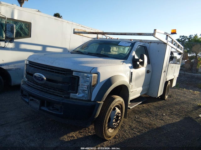 Ford F-550 Chassis Xl 2019 1FDUF5GT7KDA11677 Image 2