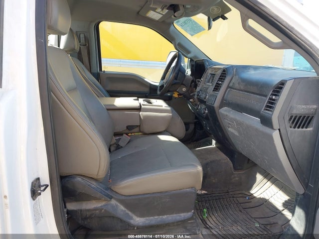 Ford F-550 Chassis Xl 2019 1FDUF5GT9KDA11678 Image 8