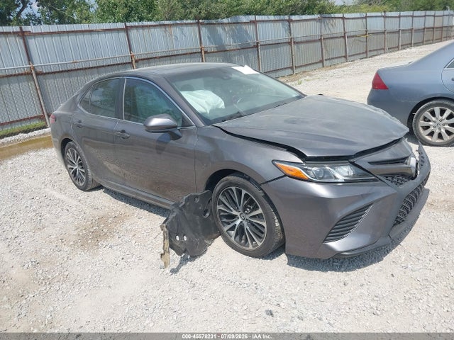 45578231 :رقم المزاد ، 4T1B11HK4JU011218 vin ، 2018 Toyota Camry Se مزاد بيع