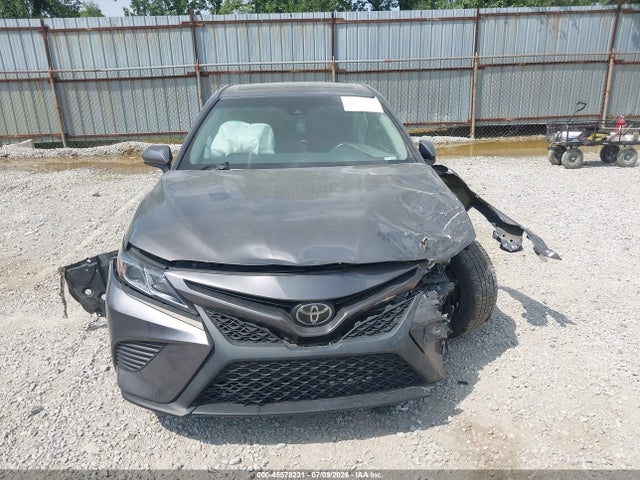 45578231 :رقم المزاد ، 4T1B11HK4JU011218 vin ، 2018 Toyota Camry Se مزاد بيع
