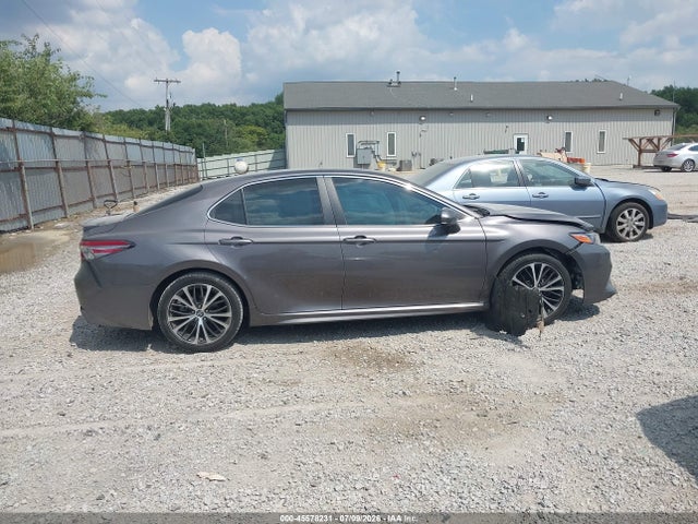 45578231 :رقم المزاد ، 4T1B11HK4JU011218 vin ، 2018 Toyota Camry Se مزاد بيع