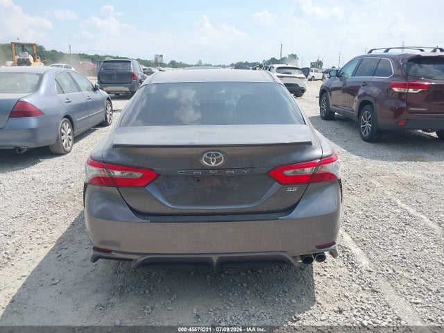 45578231 :رقم المزاد ، 4T1B11HK4JU011218 vin ، 2018 Toyota Camry Se مزاد بيع