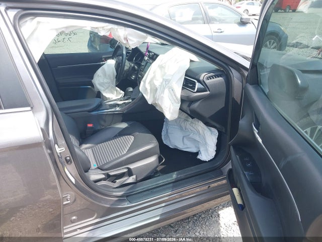 45578231 :رقم المزاد ، 4T1B11HK4JU011218 vin ، 2018 Toyota Camry Se مزاد بيع