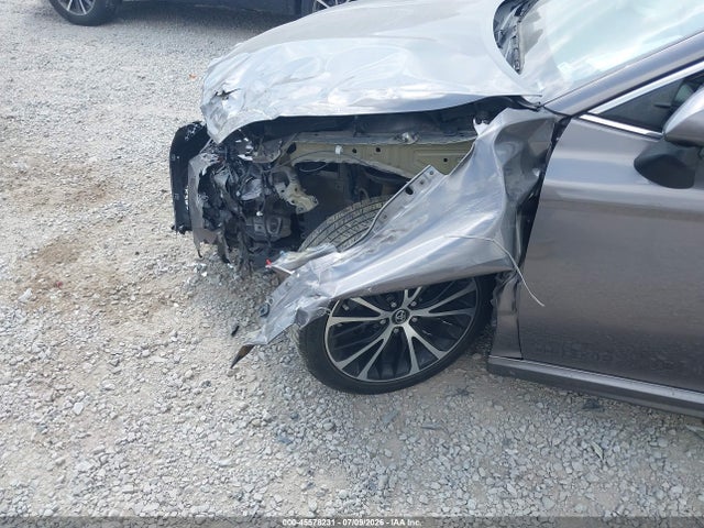 45578231 :رقم المزاد ، 4T1B11HK4JU011218 vin ، 2018 Toyota Camry Se مزاد بيع