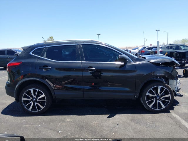 JN1BJ1CP8JW101647 Nissan Rogue Sport Sl