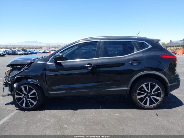 JN1BJ1CP8JW101647 Nissan Rogue Sport Sl