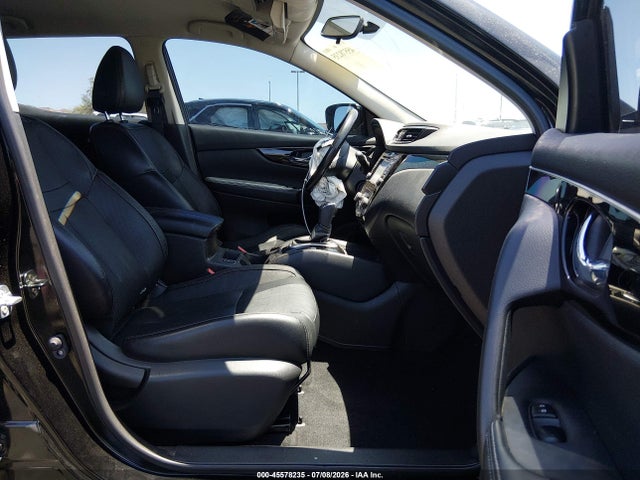 JN1BJ1CP8JW101647 Nissan Rogue Sport Sl