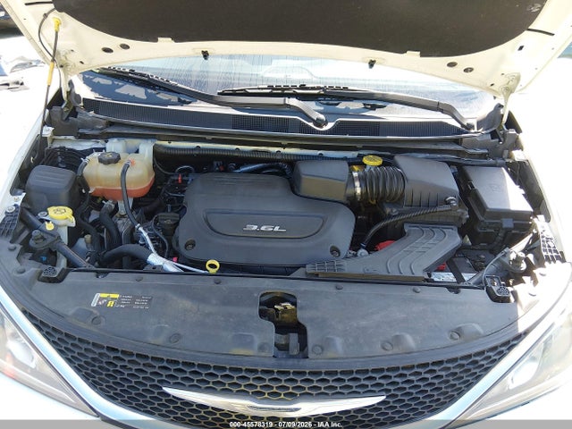 Продаж на аукціоні авто 2017 Chrysler Pacifica Touring-l, vin: 2C4RC1BG6HR524401, номер лоту: 45578319