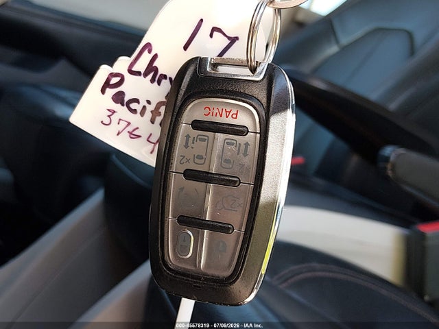 Продаж на аукціоні авто 2017 Chrysler Pacifica Touring-l, vin: 2C4RC1BG6HR524401, номер лоту: 45578319