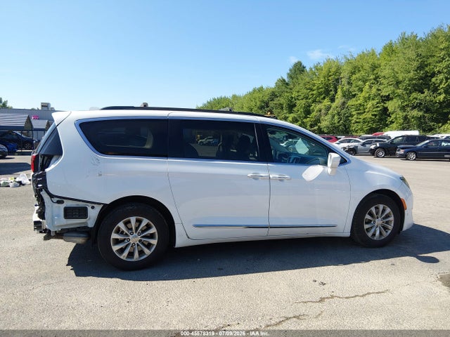 Продаж на аукціоні авто 2017 Chrysler Pacifica Touring-l, vin: 2C4RC1BG6HR524401, номер лоту: 45578319